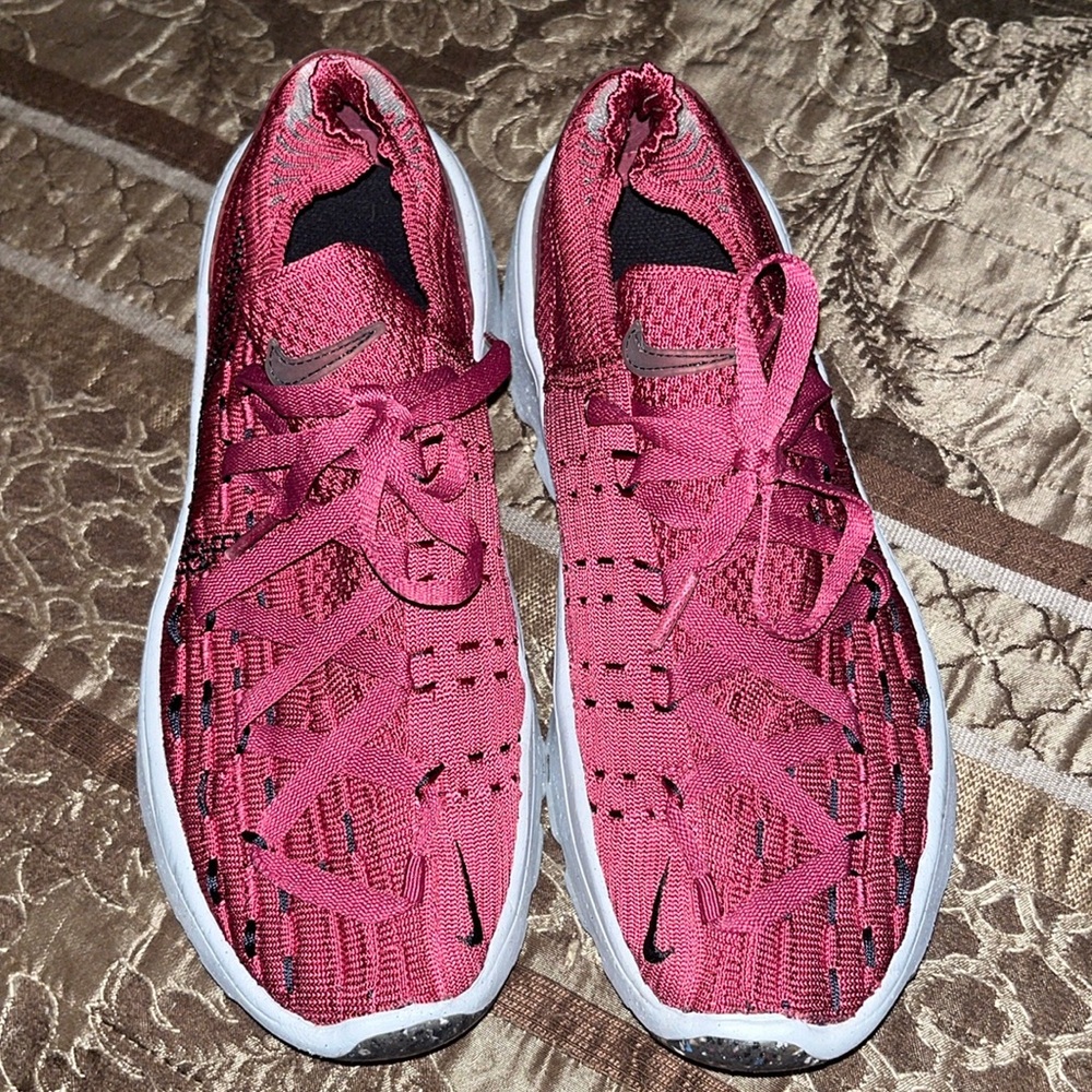 Nike Women's Pink Athletic Shoes